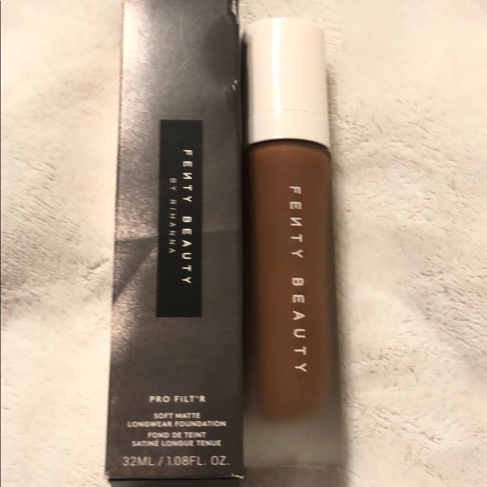 Fenty 470 Pro Filt’r Soft Matte Foundation - Picture 3 of 7